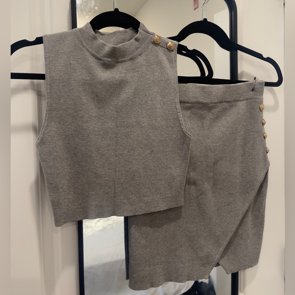 GREY MATCHING SKIRT SET.